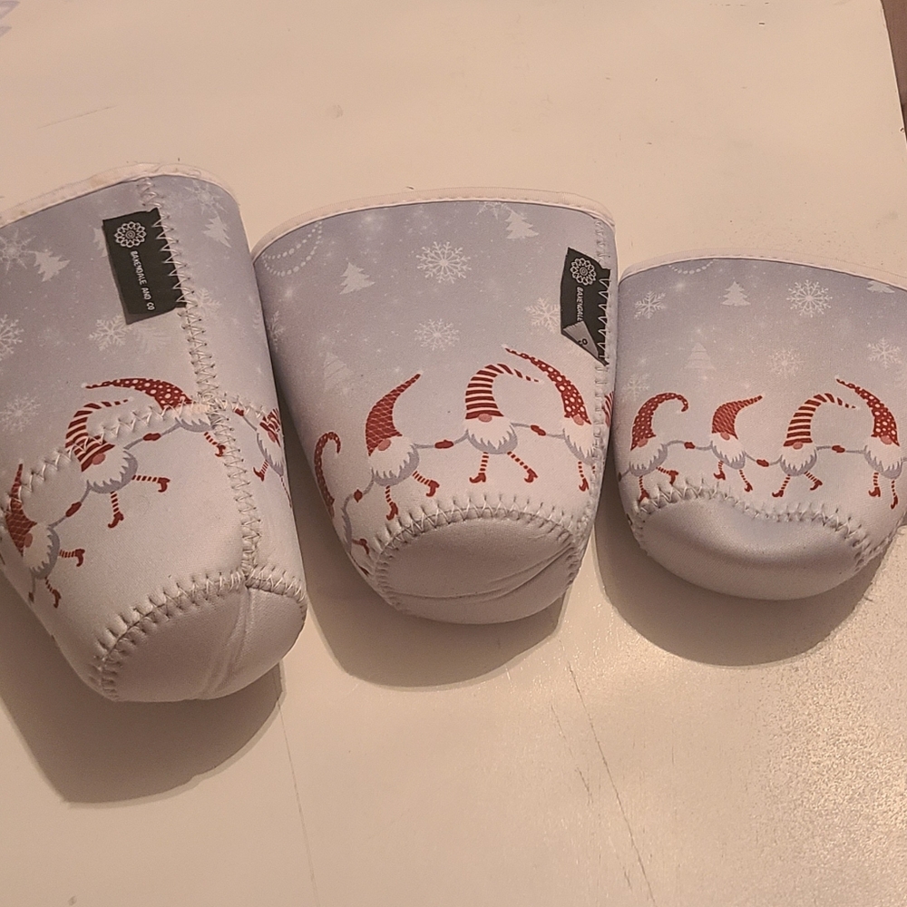 Insulated Can/Bottle Cooler Sleeve Koozie/Hugger with A Christmas Gnomes Design